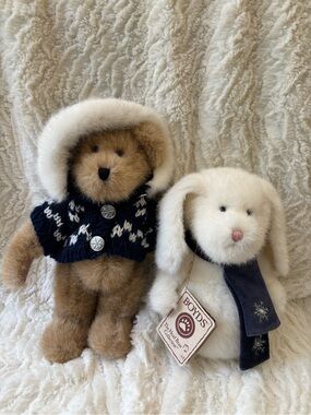 Set of 2 winter Boyd’s Bears